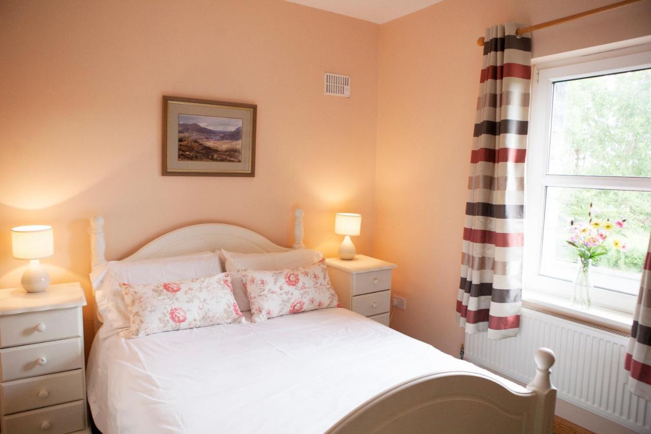 Inviting 4-Bed House In Strokestownヴィラ エクステリア 写真