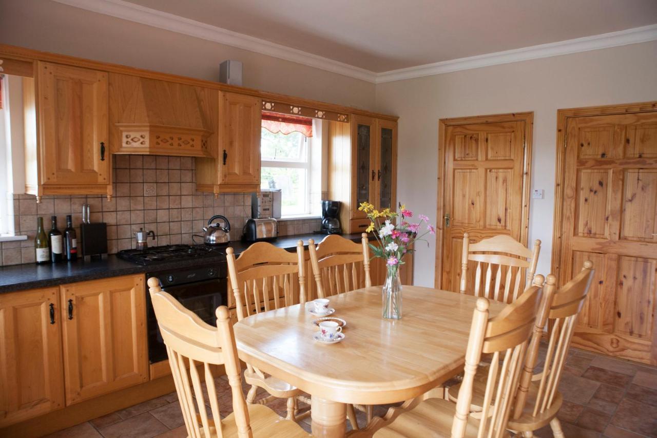 Inviting 4-Bed House In Strokestownヴィラ エクステリア 写真