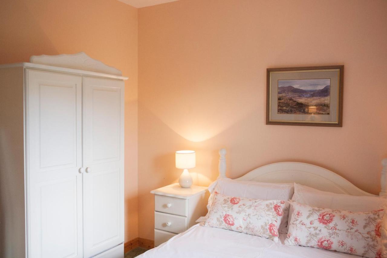 Inviting 4-Bed House In Strokestownヴィラ エクステリア 写真