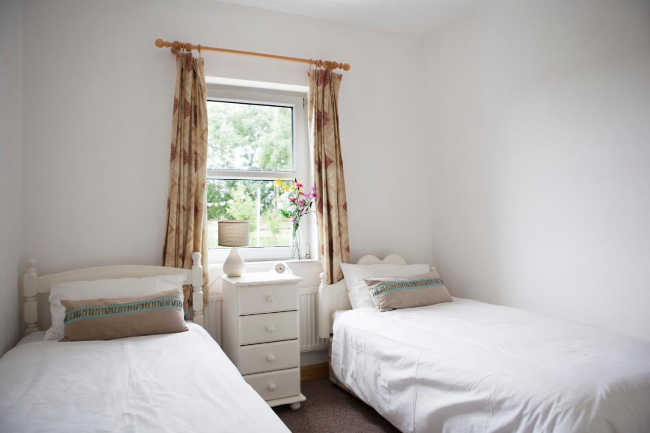 Inviting 4-Bed House In Strokestownヴィラ エクステリア 写真