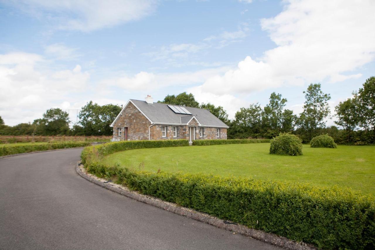 Inviting 4-Bed House In Strokestownヴィラ エクステリア 写真
